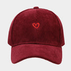 Corduroy Cap – Geborduurd Hartje – Verstelbaar – Trendy Pet in Diverse Kleuren