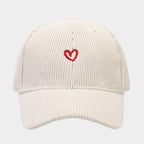 Corduroy Cap – Geborduurd Hartje – Verstelbaar – Trendy Pet in Diverse Kleuren