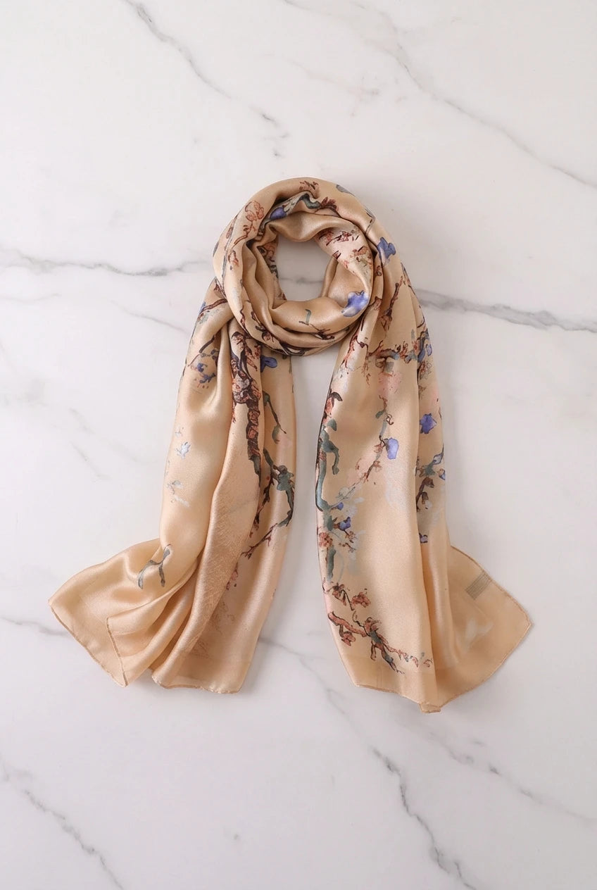 Lichte zomersjaal van rayonzijde