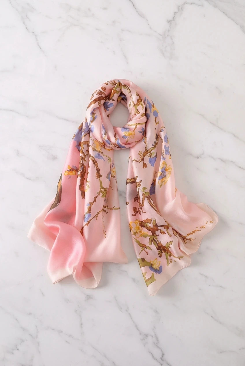 Lichte zomersjaal van rayonzijde