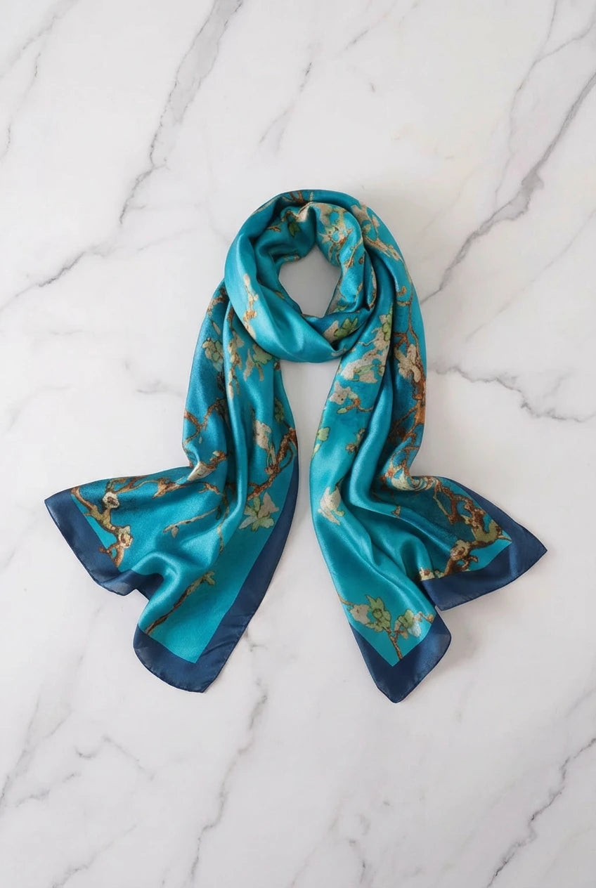 Lichte zomersjaal van rayonzijde